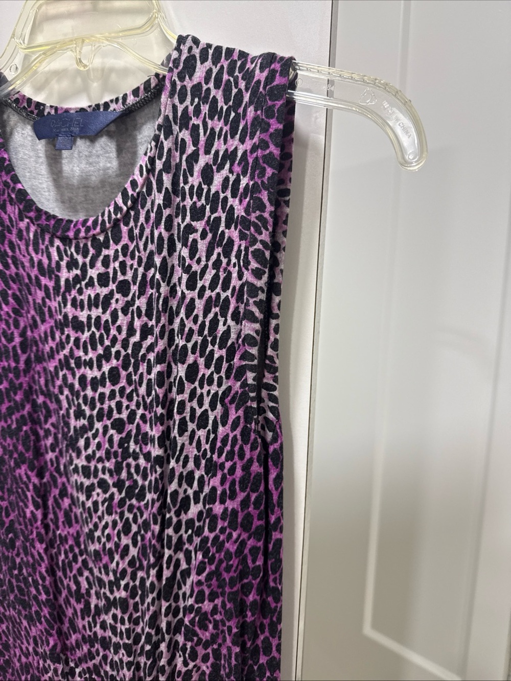 Woman Leopard Knot Top - Purple. Size small - Picture 5 of 8